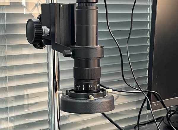 Electronic magnifying glass